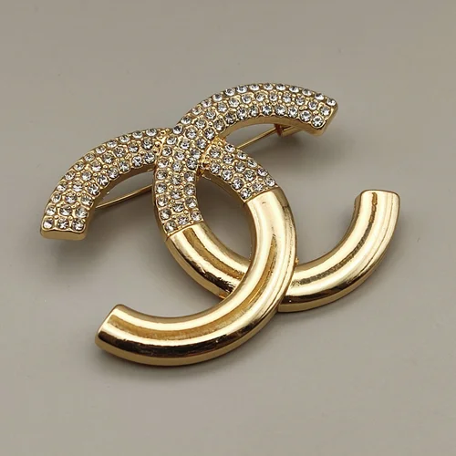 گل سینه شنل نگین دار