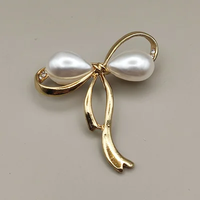 گل سینه مدل پاپیون مرواریدی