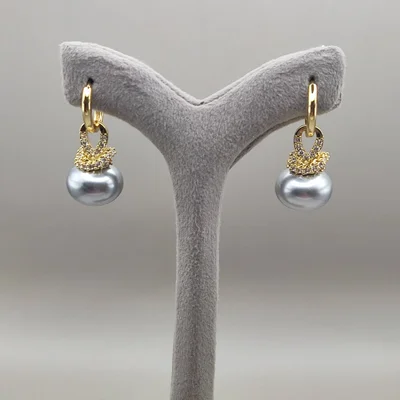 گوشواره مروارید طوسی دفرمه