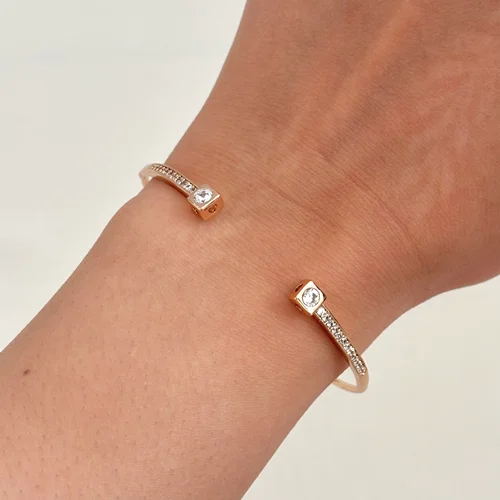 بنگل نگین دار کنار ساعتی ژوپینگ