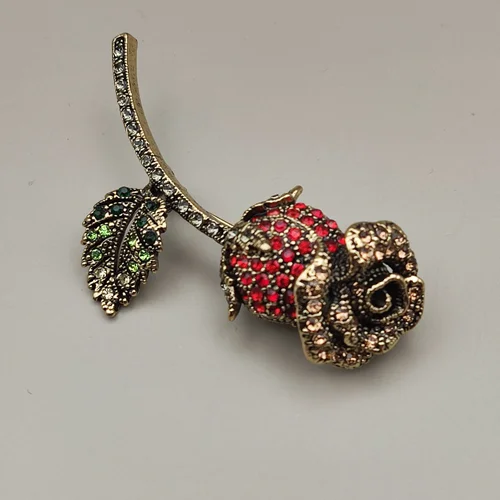 گل سینه گل سرخ