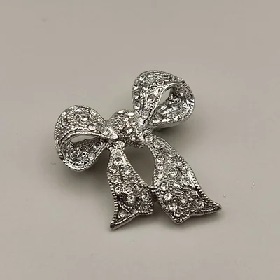 گل سینه پاپیون کوچک