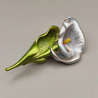 گل سینه مدل گل شیپوری