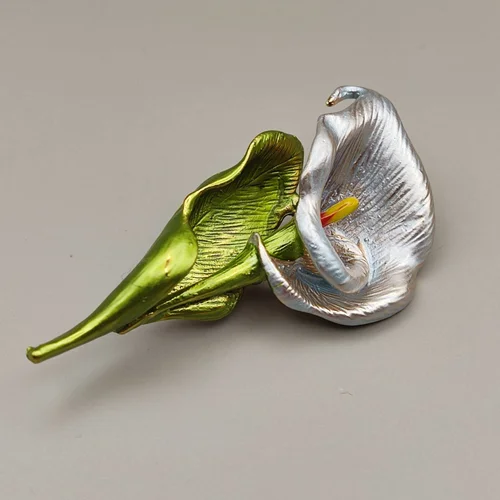 گل سینه مدل گل شیپوری